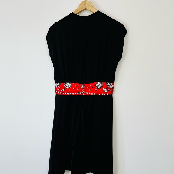 Sandro Black and Red Pleated Cap Sleeve Horoscope Graphic Belted Dress UK S - Picture 14 of 14